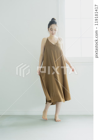 Young woman wearing a dress 119181417