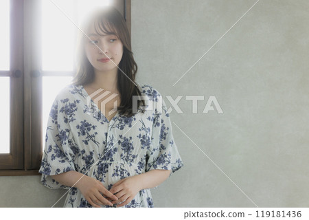 年輕女性的護髮形象 年輕女性的護髮形象 119181436