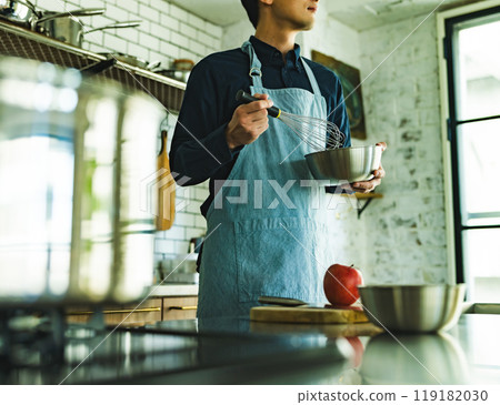 A man in the kitchen 119182030
