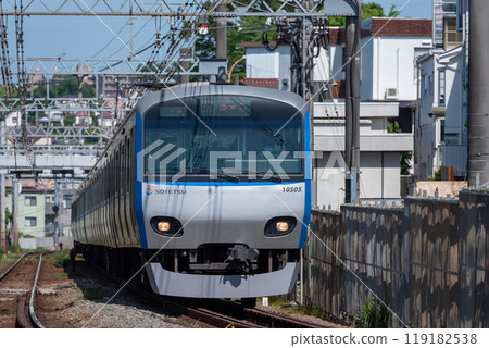 Sotetsu 10000 series (formation photo) Sotetsu 10000 series (formation photo) 119182538