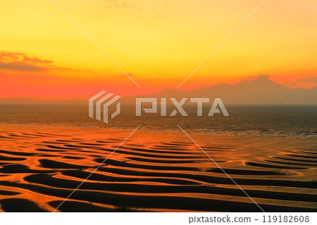 [Kumamoto Prefecture] Okoshiki Beach and Unzen Sunset on a Scenic Day 119182608