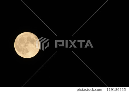 Moon age 15.7, Hazuki, Mochizuki Sturgeon Moon rising in the evening sky Moon age 15.7, Hazuki, Mochizuki Sturgeon Moon rising in the evening sky 119186335