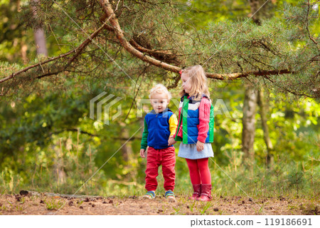 Kids hiking in autumn park Kids hiking in autumn park 119186691