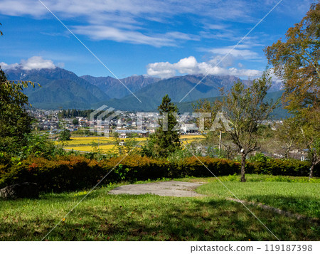Clear skies and the Northern Alps mountain range, Omachi City, Nagano Prefecture Clear skies and the Northern Alps mountain range, Omachi City, Nagano Prefecture 119187398