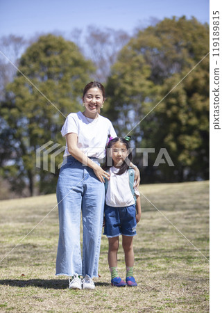 父母與孩子的肖像 119189815