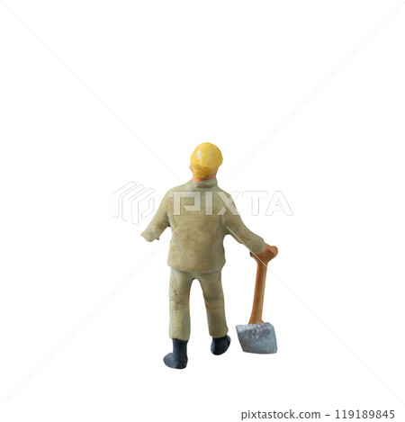 Miniature construction worker holding a shovel, isolate on white background with clipping path 119189845