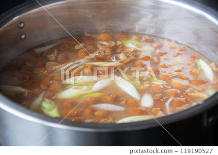 Large pot of Nameko soup 119190527