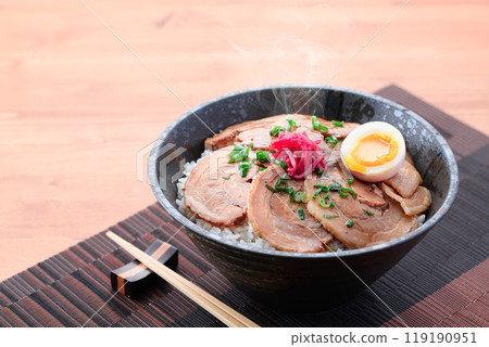 Roasted pork rice bowl (Roasted pork rice bowl) Roasted pork rice bowl (Roasted pork rice bowl) 119190951