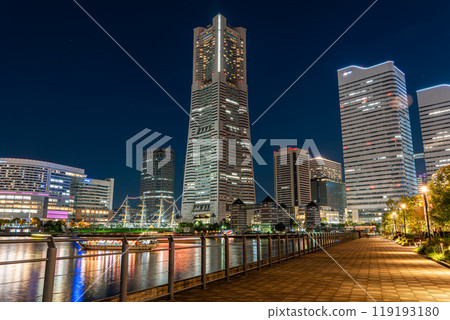 Night date at Minato Mirai Night date at Minato Mirai 119193180