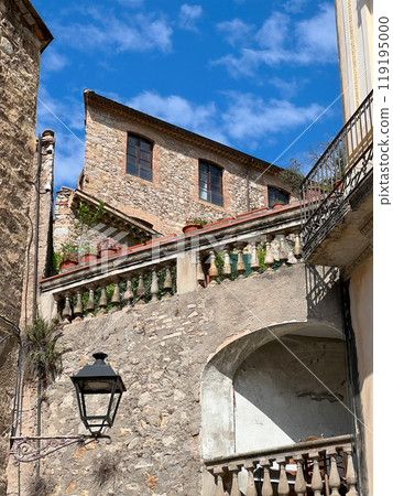 historic quarter in Girona with old houses 119195000