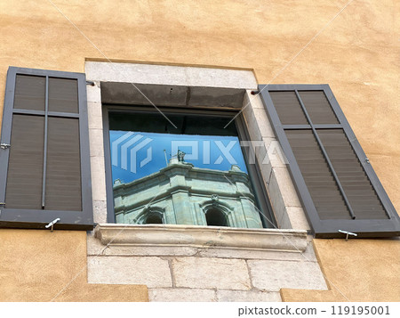 reflection of Girona Cathedral in window of apartment building 119195001