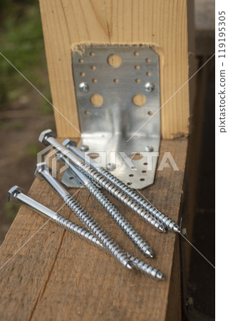 A few timber screws. 119195305