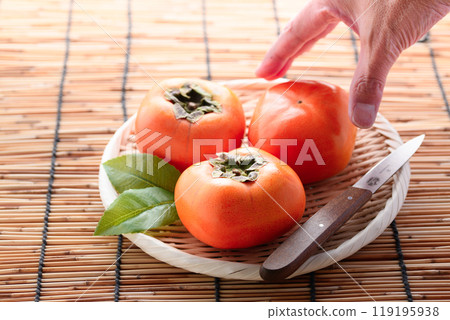 秋天的味道:竹籃裡的柿子 秋天的味道:竹籃裡的柿子 119195938