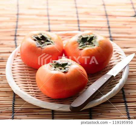 秋天的味道:竹籃裡的柿子 秋天的味道:竹籃裡的柿子 119195950