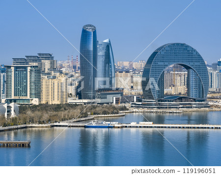 Baku cityscape and Baku Bay seen from high ground in Azerbaijan / Baku, Azerbaijan 119196051