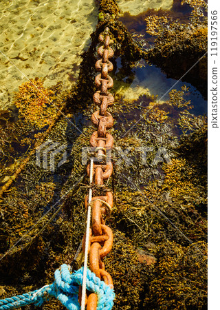 Rusty old metal chain links in port. 119197566