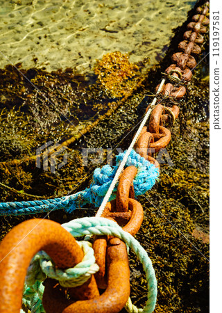 Rusty old metal chain links in port. 119197581