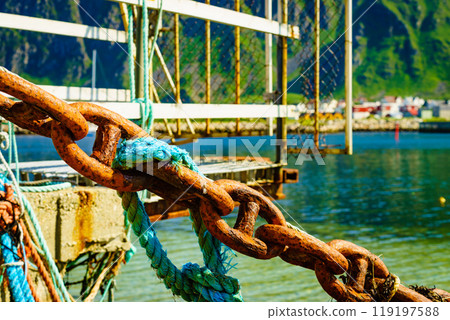 Rusty old metal chain links in port. 119197588