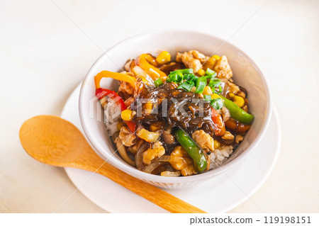 Okinawa school lunch menu: Mozuku rice bowl 119198151