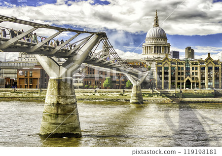The Millennium Bridge, London, UK The Millennium Bridge, London, UK 119198181