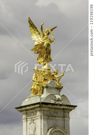 Victoria Memorial at Buckingham Palace, London, UK Victoria Memorial at Buckingham Palace, London, UK 119198198