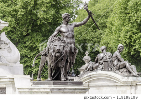 Victoria Memorial at Buckingham Palace, London, UK 119198199