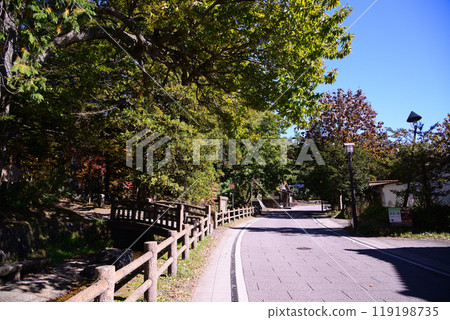 Oiwake post station on the Nakasendo road in autumn 119198735