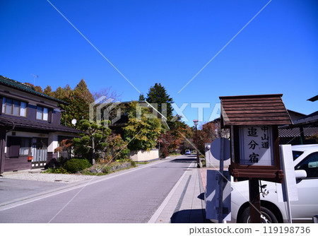 Oiwake post station on the Nakasendo road in autumn Oiwake post station on the Nakasendo road in autumn 119198736