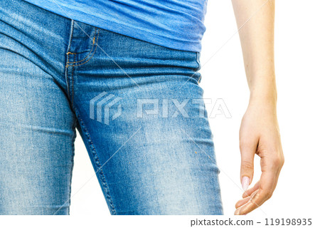 Female hips wearing blue jeans 119198935