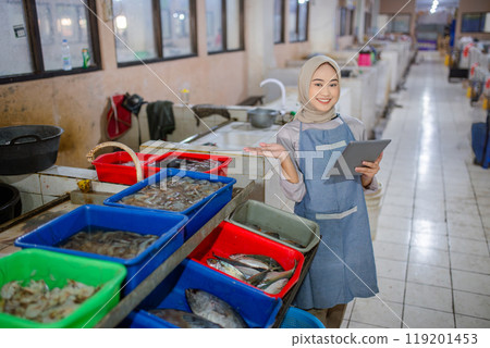 Fresh Catch A Vibrant and Colorful Seafood Market with a Highly Enthusiastic Vendor 119201453