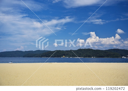 Amanohashidate in summer: Amanohashidate Beach in Miyazu Bay 119202472