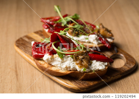 Sandwiches with cheese spread, mushrooms, grilled pepper and microgreen pea pods 119202494