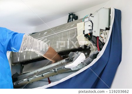 air conditioning cleaning service with water spray 119203662