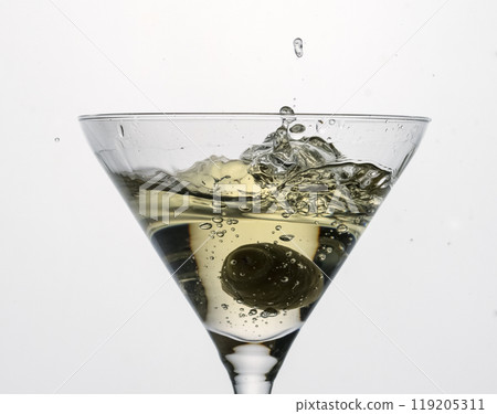 splash in dry martini with olive splash in dry martini with olive 119205311