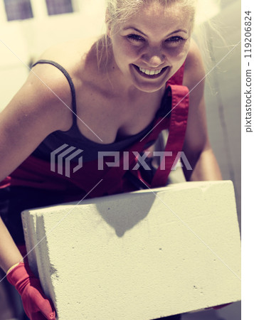 Woman working with airbricks 119206824