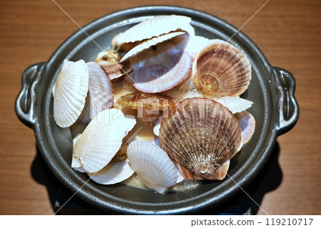 Grilled baby scallops in soy sauce and butter Grilled baby scallops in soy sauce and butter 119210717
