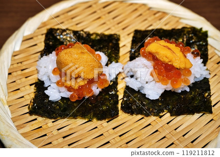 Sea urchin and salmon roe hand-rolled sushi Sea urchin and salmon roe hand-rolled sushi 119211812