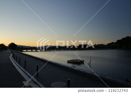[Kyoto Arashiyama] Dawn at Togetsukyo Bridge 119212743