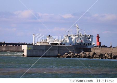 (Haburo Town, Hokkaido) A ferry passing in front of the lighthouse at Haboro Port (Haburo Town, Hokkaido) A ferry passing in front of the lighthouse at Haboro Port 119214298