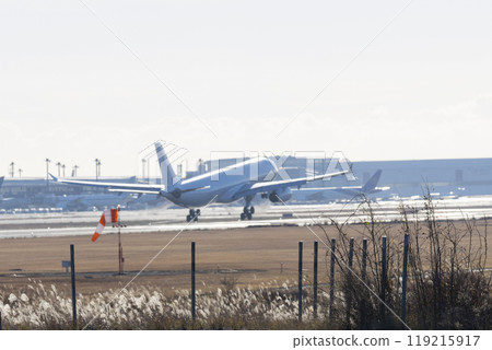 飛機到達 119215917