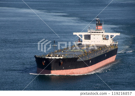 巨大貨船駛向來島海峽大橋 119216857