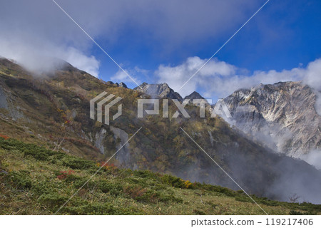 Happo-one Nature Study Trail: Beautiful autumn leaves around Happo-ike Pond and the Fukiya no Tsurugi sword, Hakuba Village, Nagano Prefecture 119217406