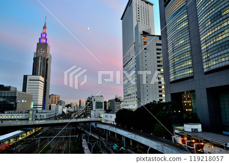 Evening view of Yoyogi Station from Shinjuku Bus Terminal Evening view of Yoyogi Station from Shinjuku Bus Terminal 119218057
