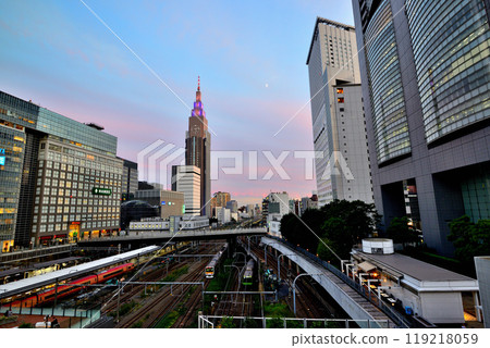 從新宿Busta看代代木站的夜景 從新宿Busta看代代木站的夜景 119218059