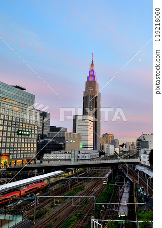 從新宿Busta看代代木站的夜景 從新宿Busta看代代木站的夜景 119218060