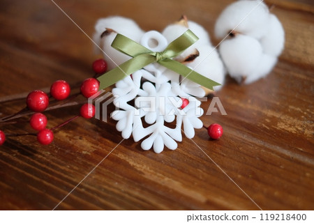 用膠槍製作的雪花裝飾品 - 秋季/冬季圖像 119218400