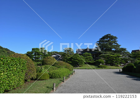 Ritsurin Garden: The Commerce and Industry Promotion Hall surrounded by a Japanese garden 119222153