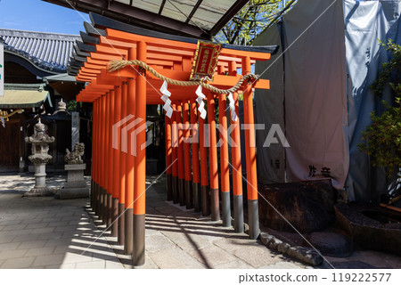 Ishikiri Tsurugiya Shrine/Hozumi Shinreisha Shrine's red torii gate (photographed in September 2024) Ishikiri Tsurugiya Shrine/Hozumi Shinreisha Shrine's red torii gate (photographed in September 2024) 119222577