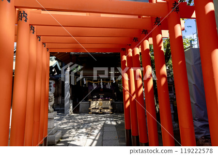 Ishikiri Tsurugiya Shrine/Hozumi Shinreisha Shrine's red torii gate (photographed in September 2024) Ishikiri Tsurugiya Shrine/Hozumi Shinreisha Shrine's red torii gate (photographed in September 2024) 119222578
