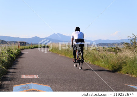 Run along the Tsukuba Kasumigaura Ring Ring Road 119222674